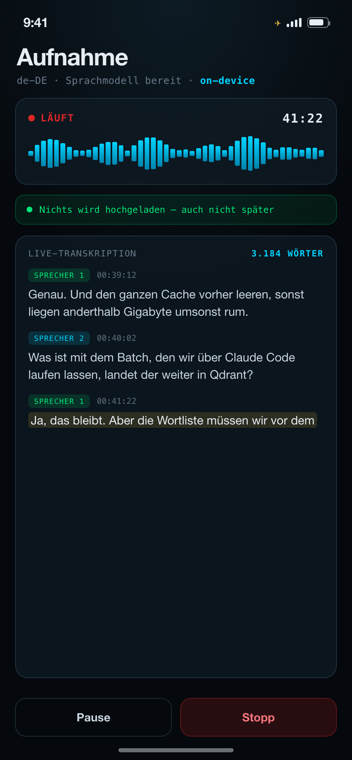 Aufnahmeansicht: Timer bei 41 Minuten, Wellenform, der Hinweis „Nichts wird hochgeladen — auch nicht später“, darunter die Live-Mitschrift mit Sprechertrennung.